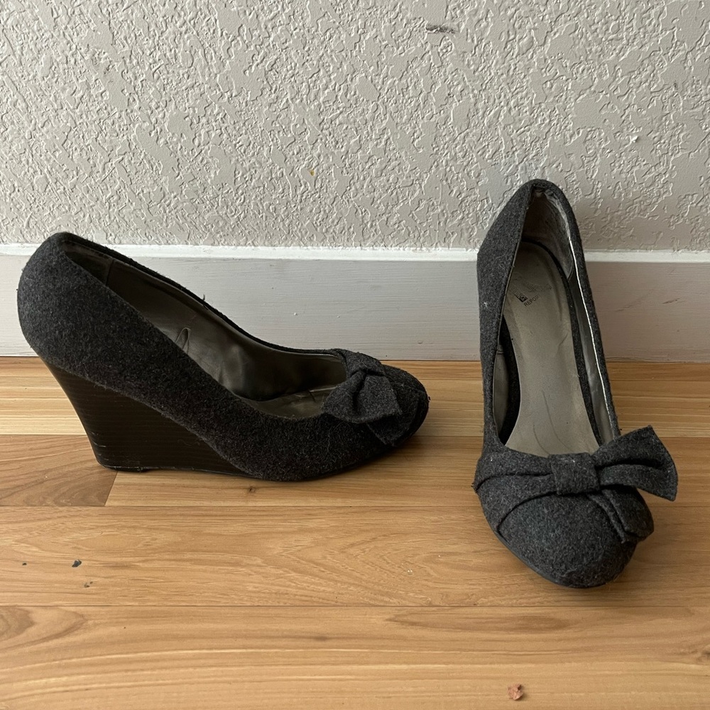 Dark gray, report heels